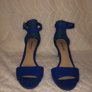 Gianni Bini Blue suede heels